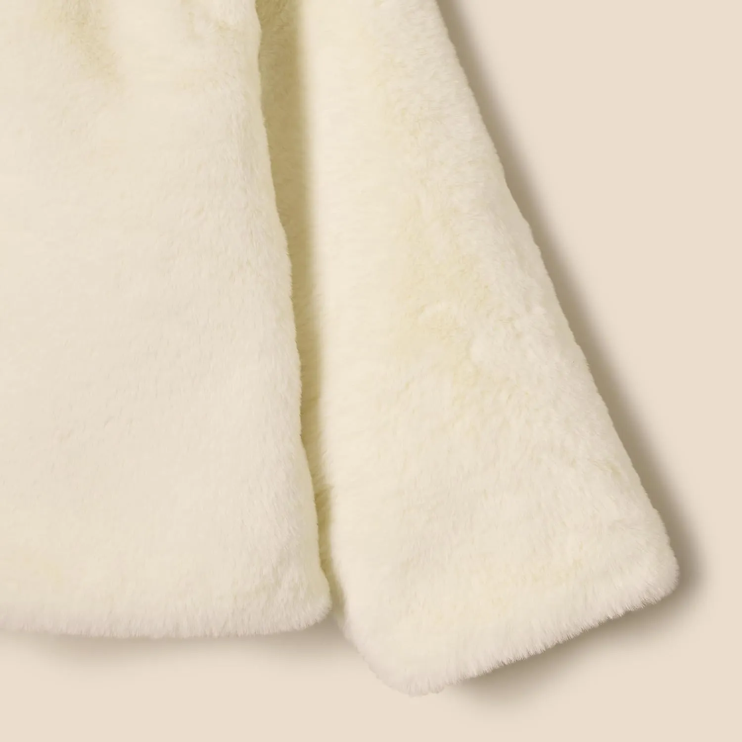 Amazon Essentials x Sofia Grainge Toddlers and Baby Girls' Faux Fur Jacket